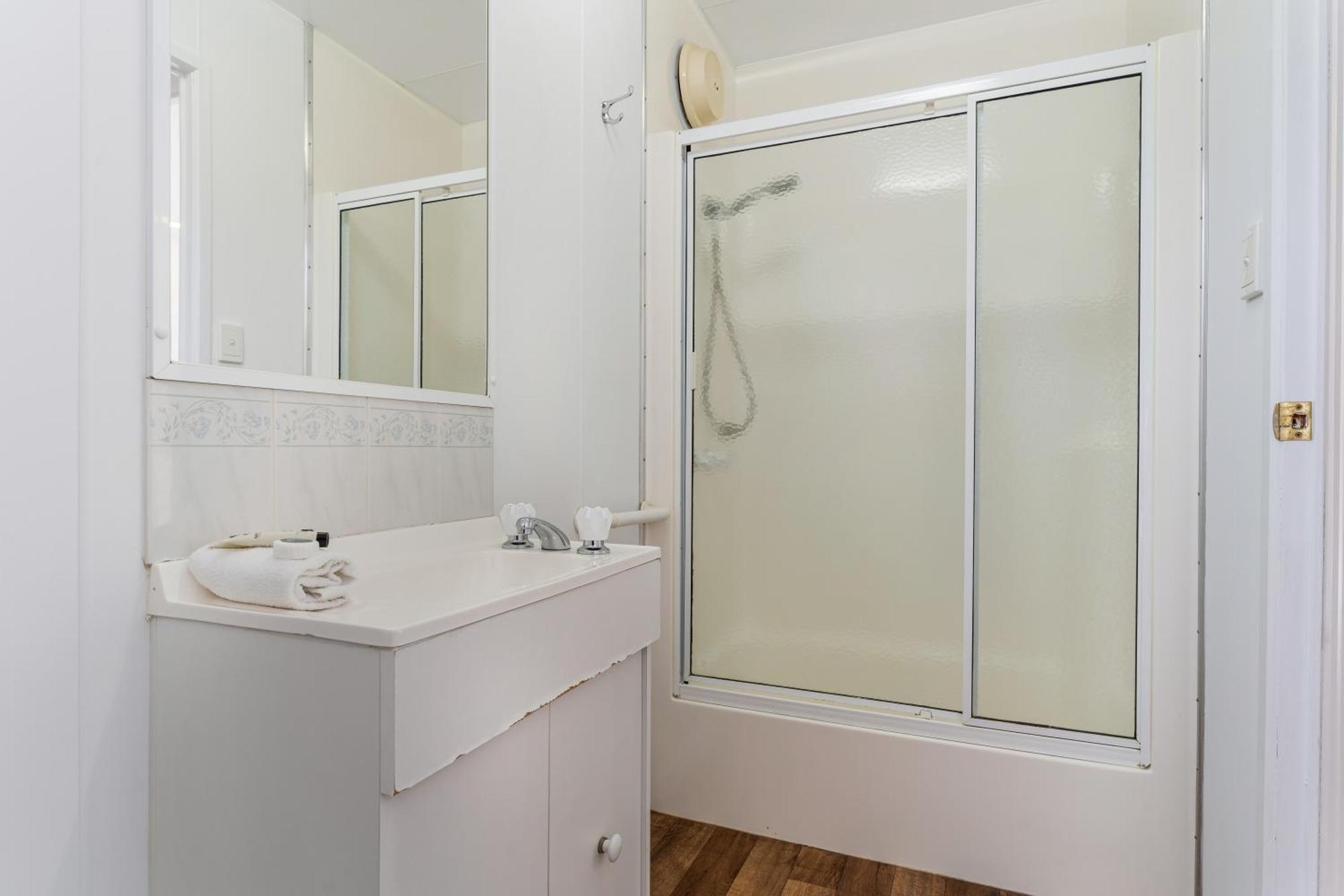 Budget Cabin (2BR)