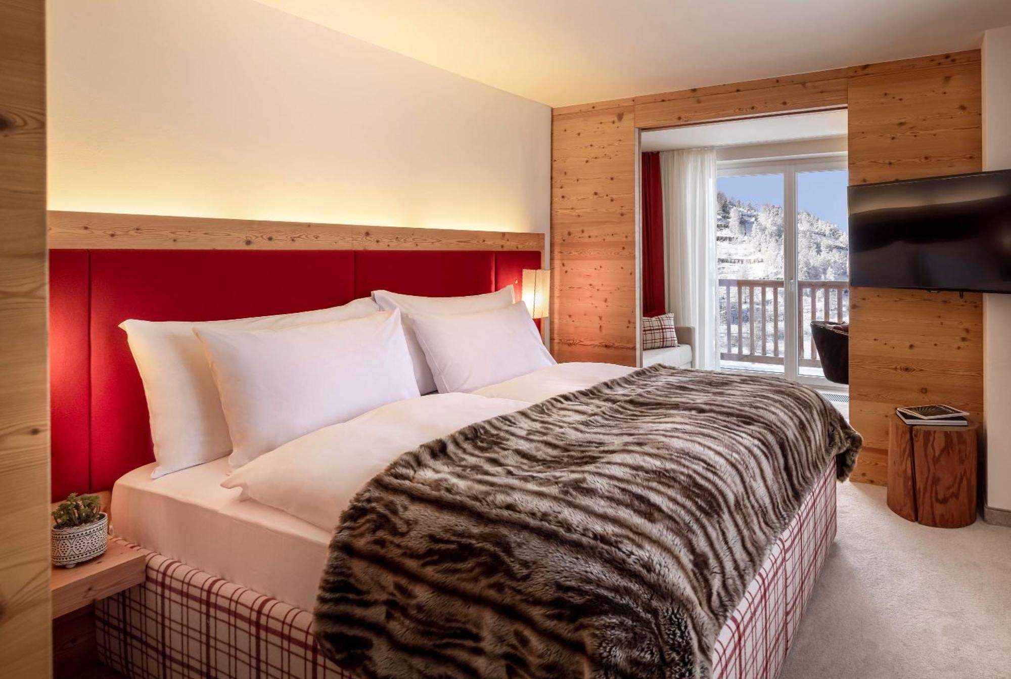 Suite for 2+2