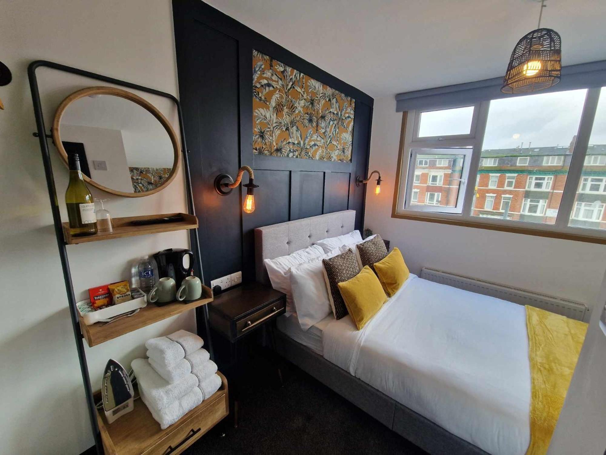 Compact Double Room with Sea View - 3rd Floor