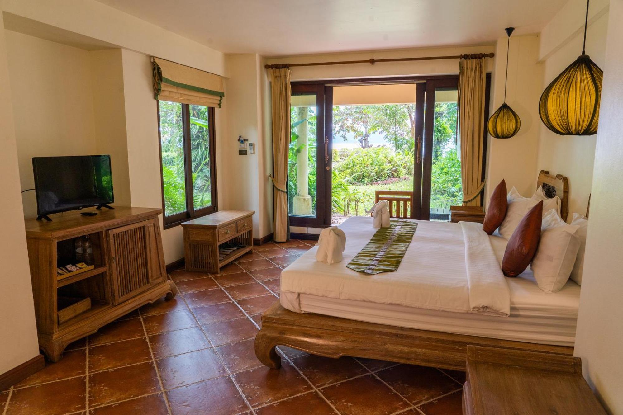 Deluxe Double Room with Garden View,1588089143:JPEG
