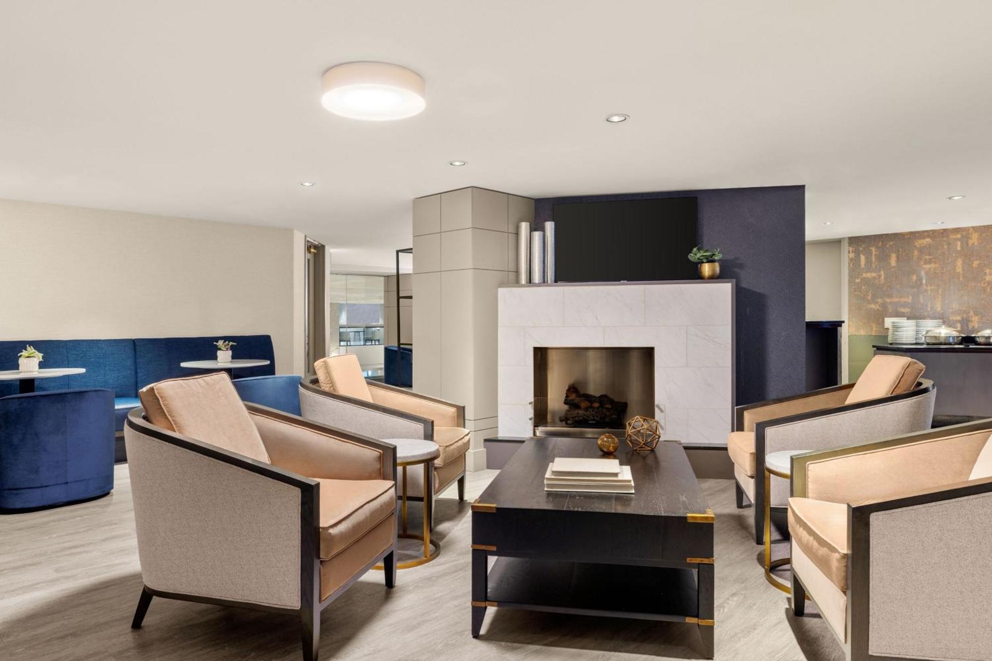 Habitación con vistas a la ciudad ubicada en la planta del club - 1 cama extragrande - Planta superior