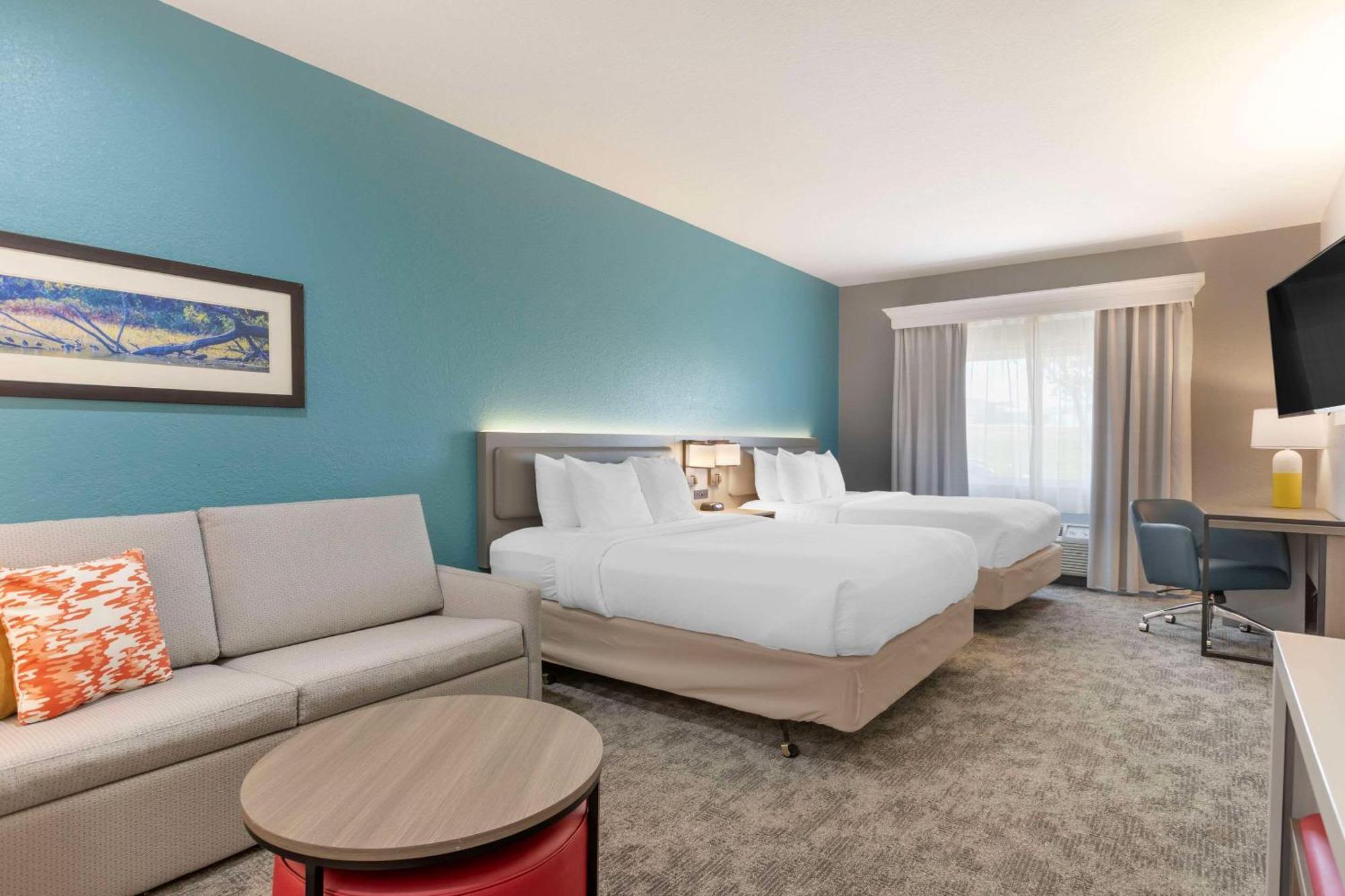Queen Room with Two Queen Beds and Sofa Bed - Non-Smoking