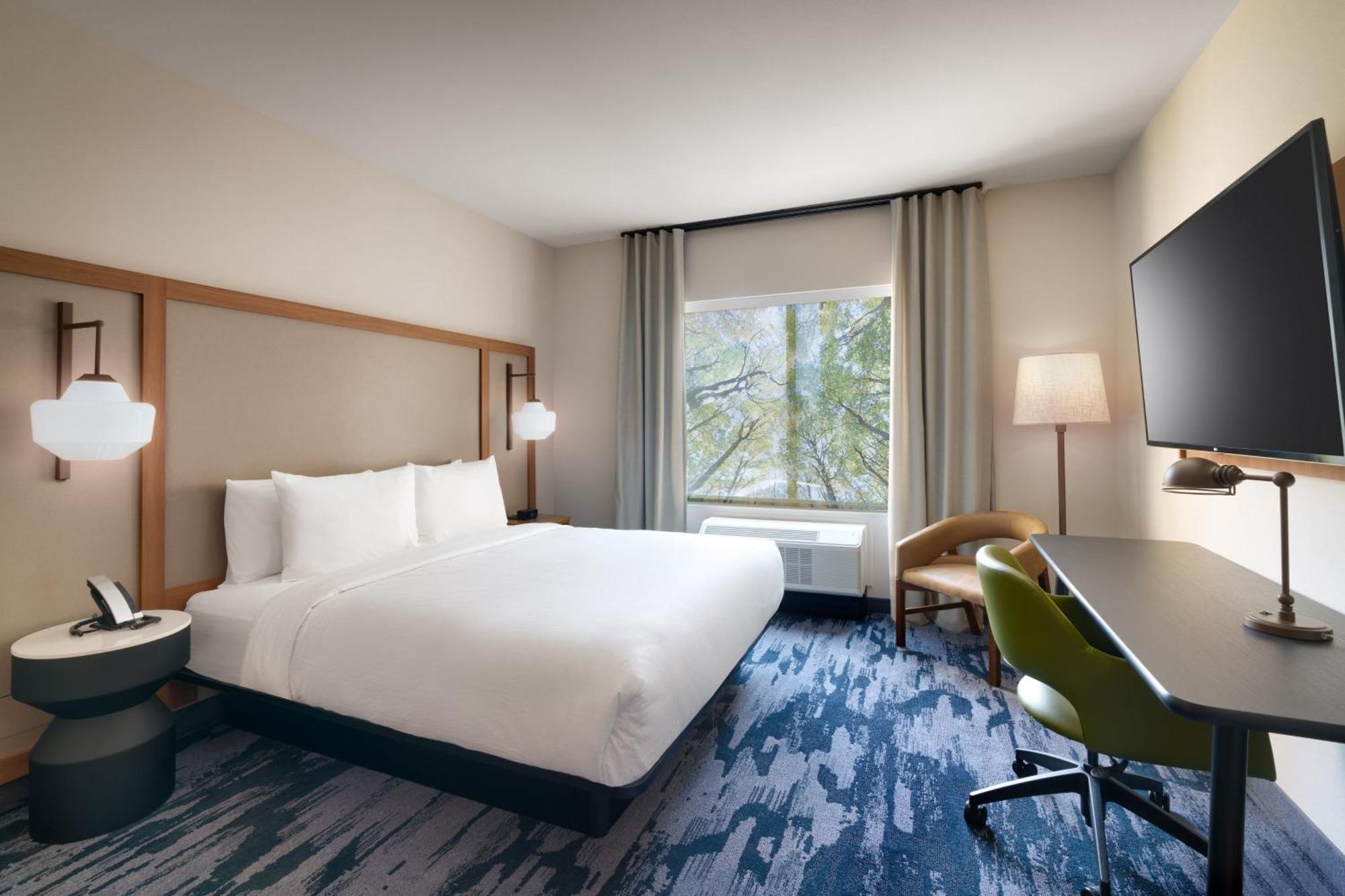 King Bed Guest Room, Guest room, 1 King (Hearing Accessible)