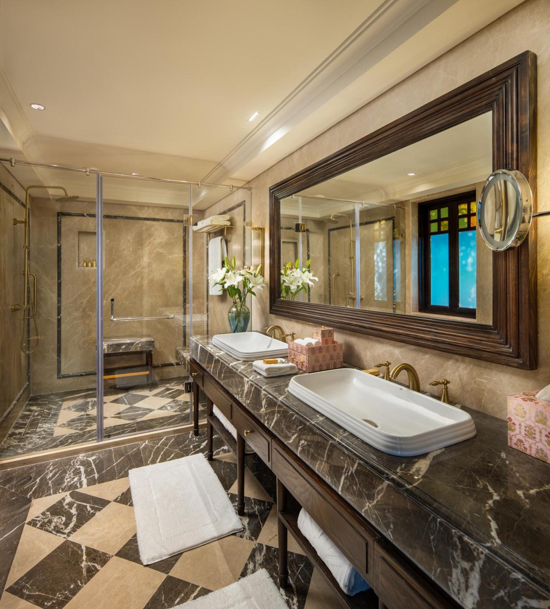 Historical Suite | One-way Airport Transfer with 15% off on F&B, Spa & Laundry