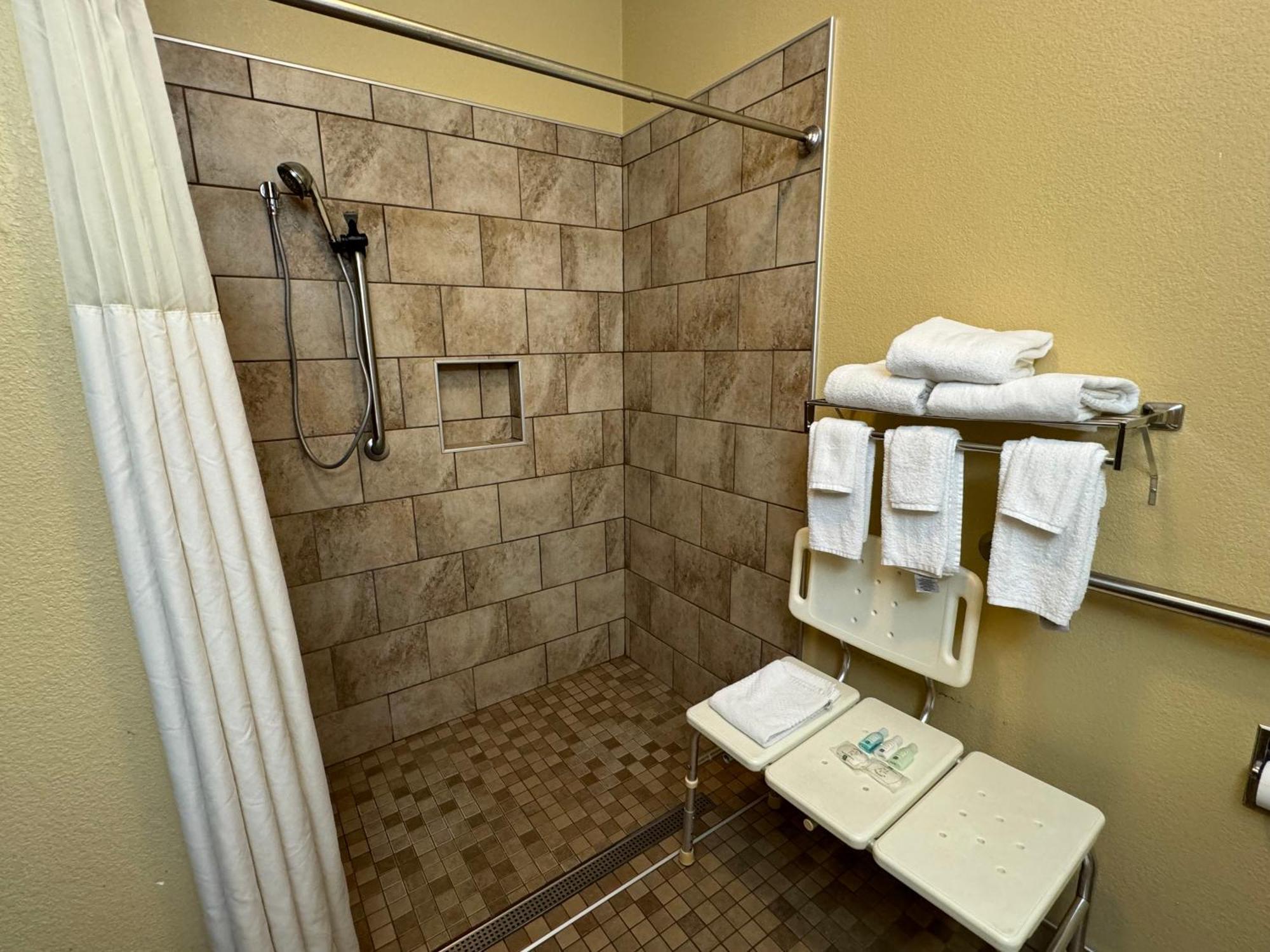 Queen Room - Accessible/Non-Smoking