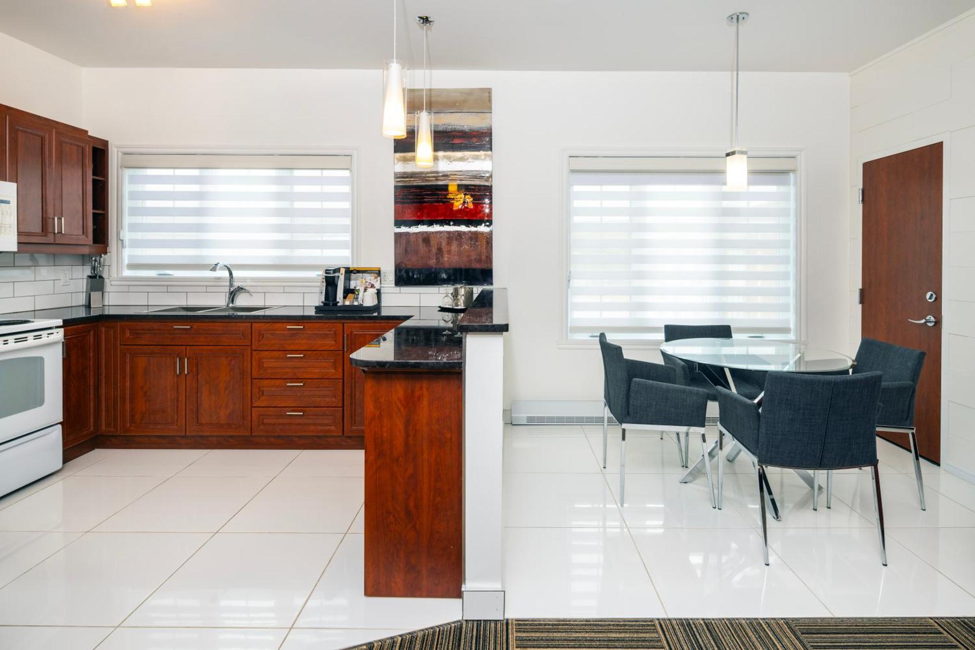 Deluxe King Room with Kitchen