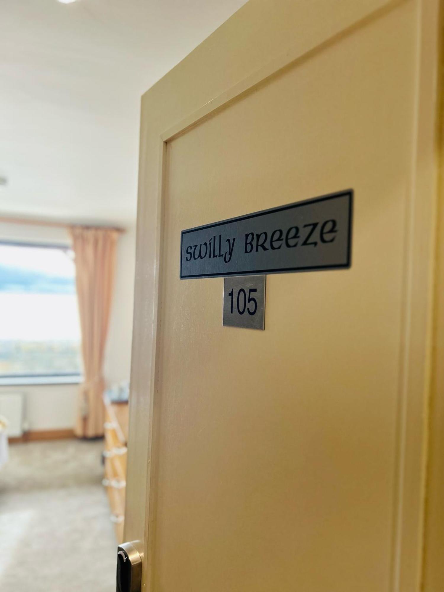 Deluxe Double Room with Side Sea View