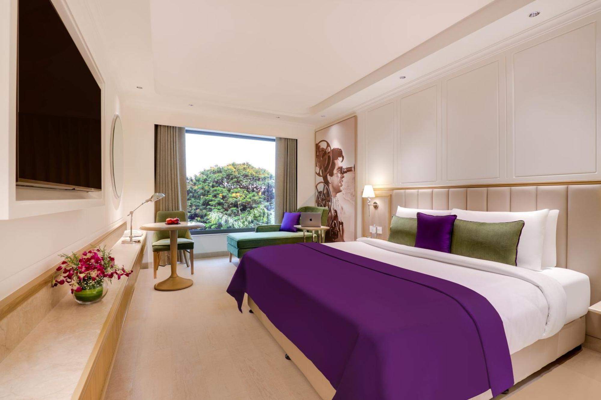 Deluxe Twin Room Happy Hours 1+1(On select Brands only).Timing : 1700hrs – 2000hrs) and 10% discount on Spa,Complimentary Soft Minibar,Early Check-in and Late Check-out (subject to availability),Complimentary Room Upgrade (subject to avail)