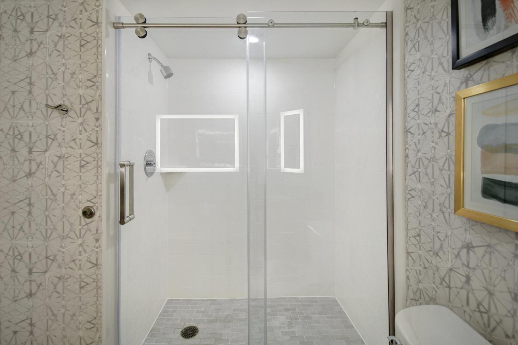 Standard Double Room with Two Double Beds and Accessible Tub - Mobility Access