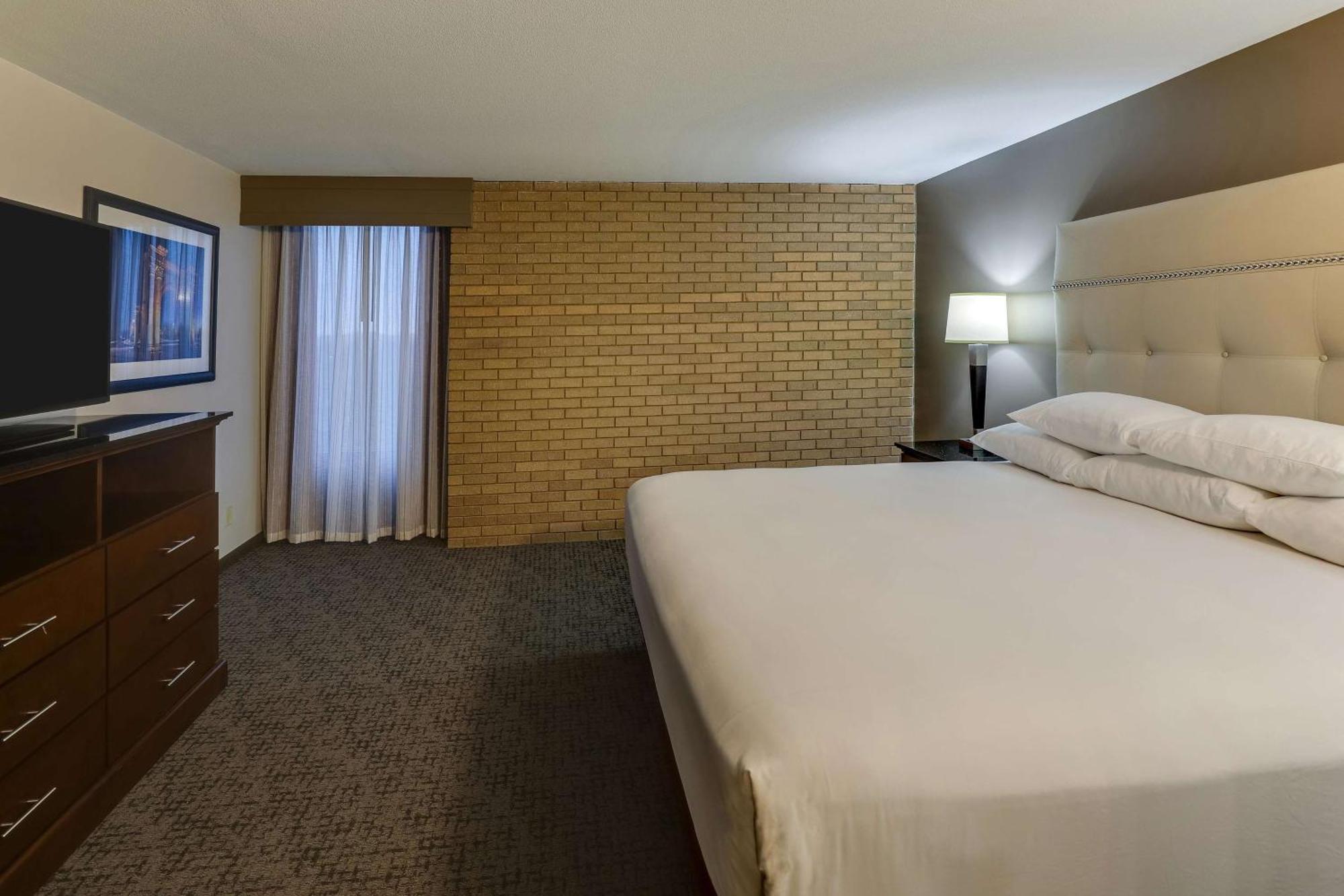Superior King Suite with Sofa Bed - High Floor