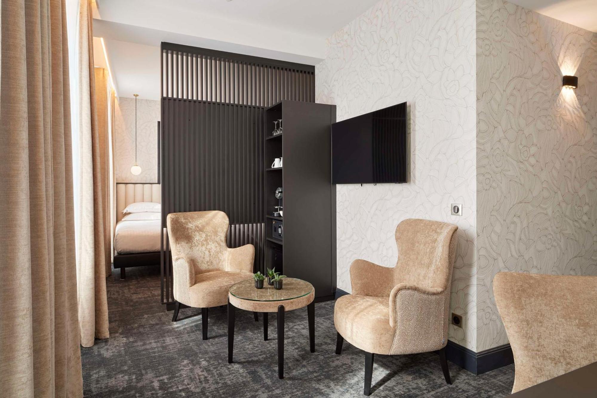 Deluxe King Room