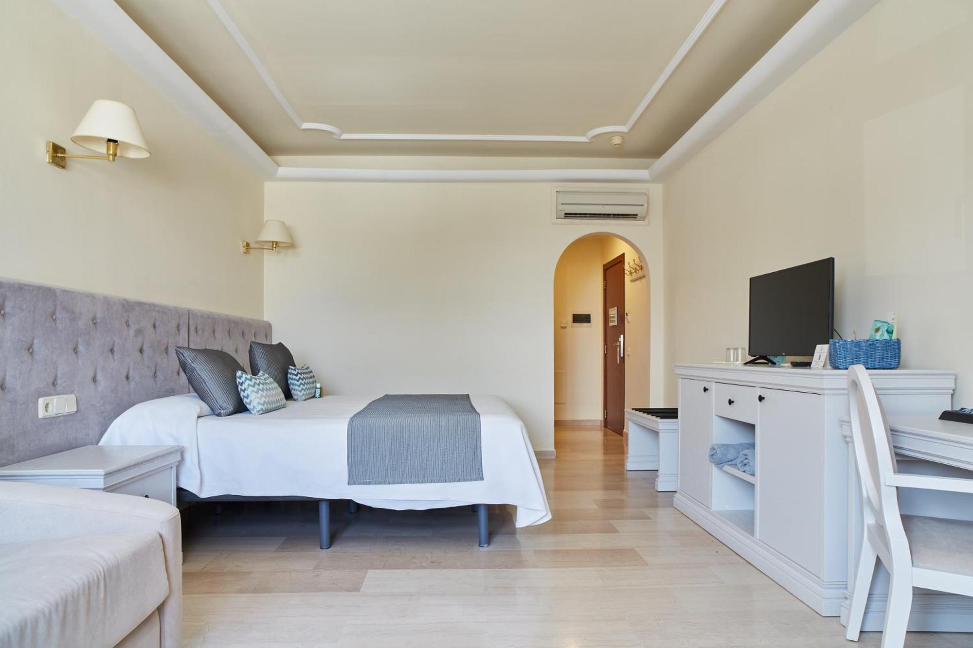 Double Room,1541832289:JPEG