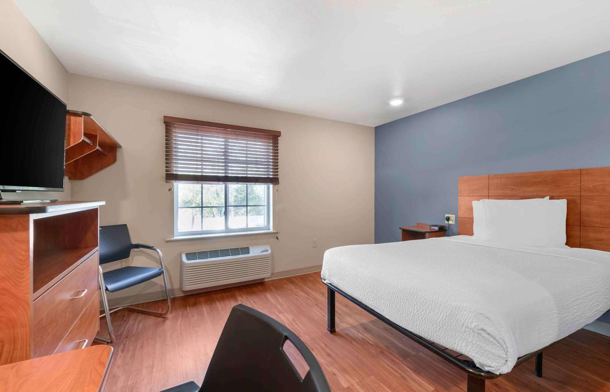 Standard Double Room with Tub - Disability Access/Non-Smoking