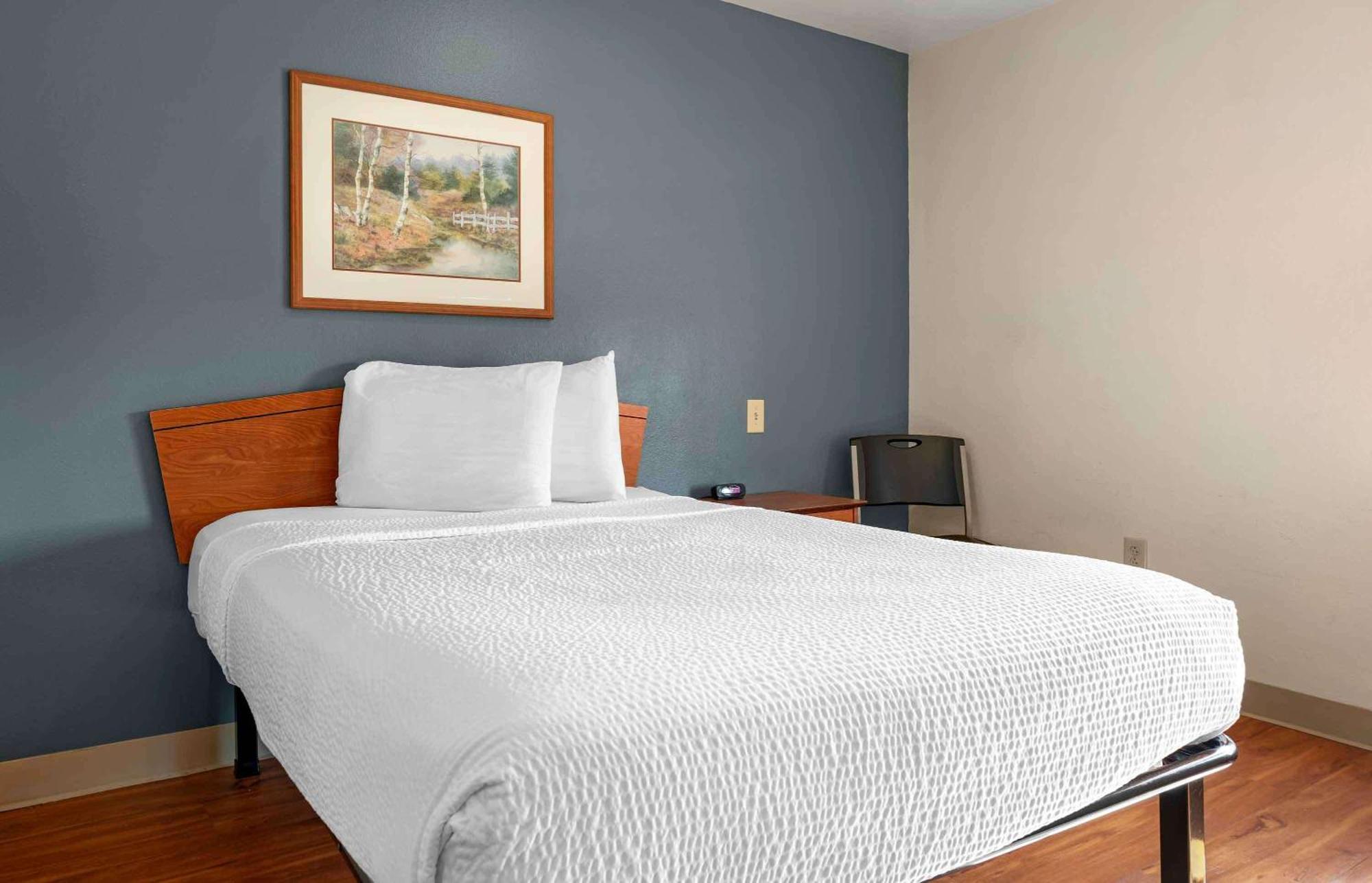 1 Full Bed | ADA/Tub/Non-Smoking/Kitchen