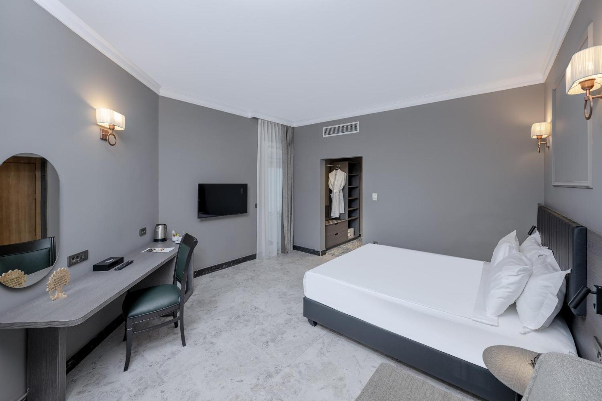 Club Room with Land View,1541966542:JPEG