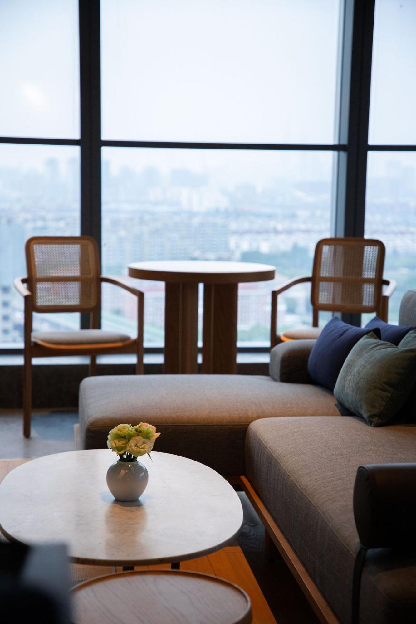 Premier 70 Corner Premier Corner Room