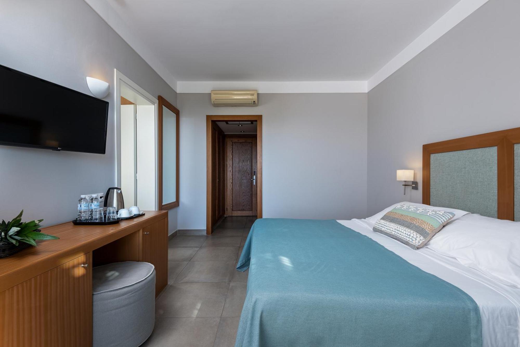 Executive Suite Garden View | Resort Area