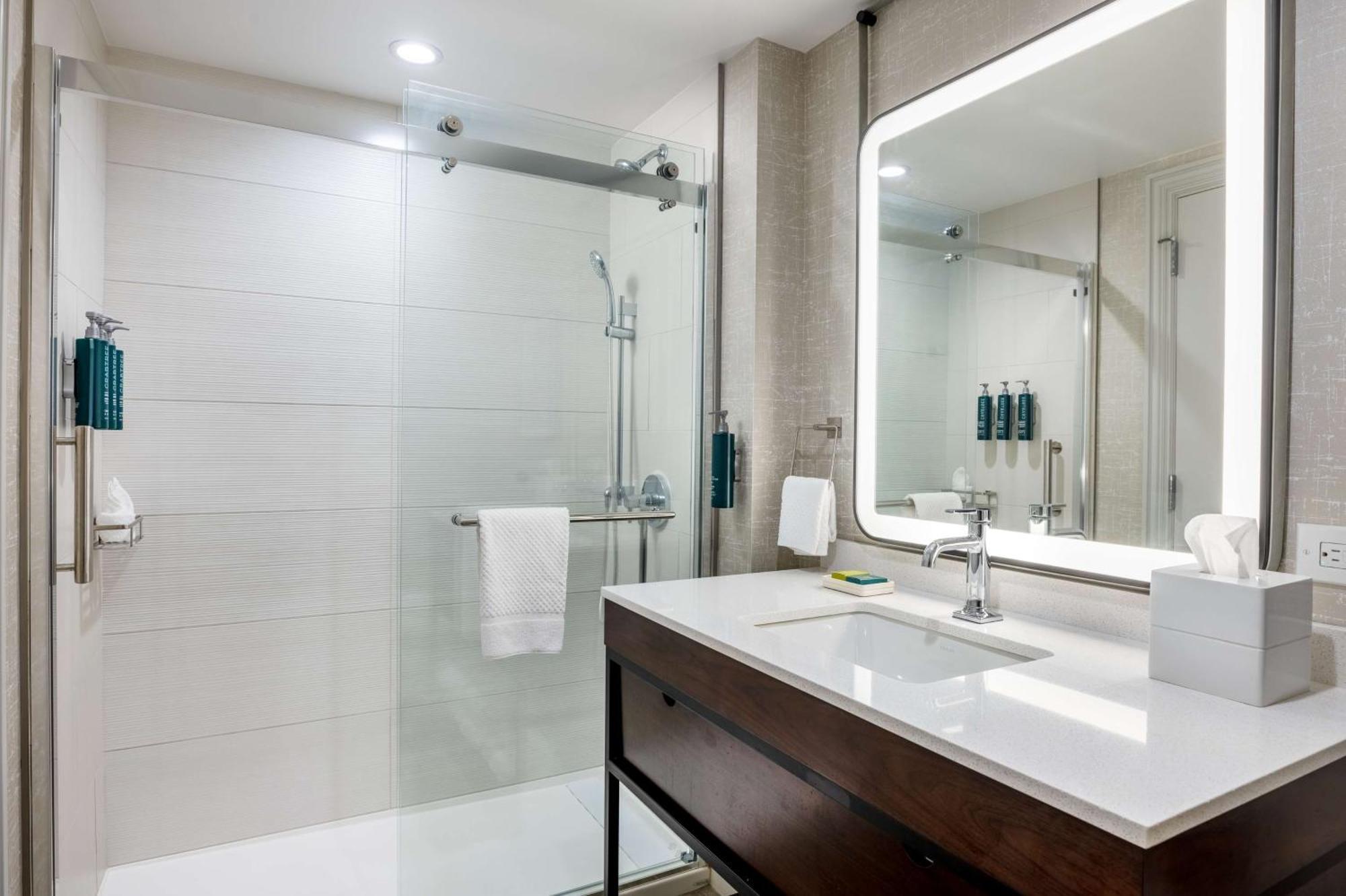 Chambre Lit King-Size Premium avec Vue - Dernier Étage