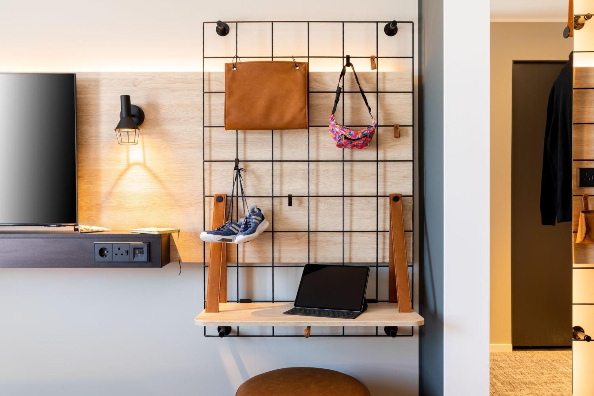Moxy Queen Room