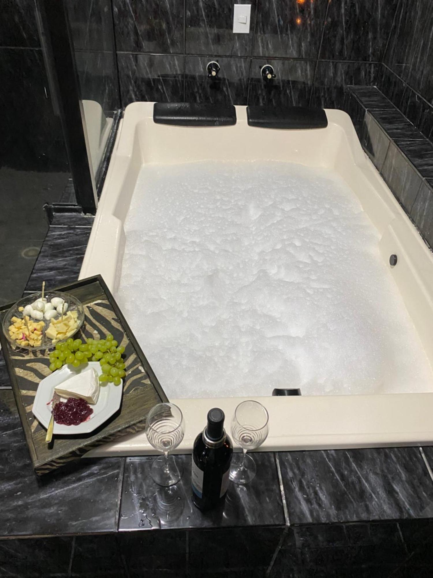 Suíte Deluxe com Banheira de Hidromassagem