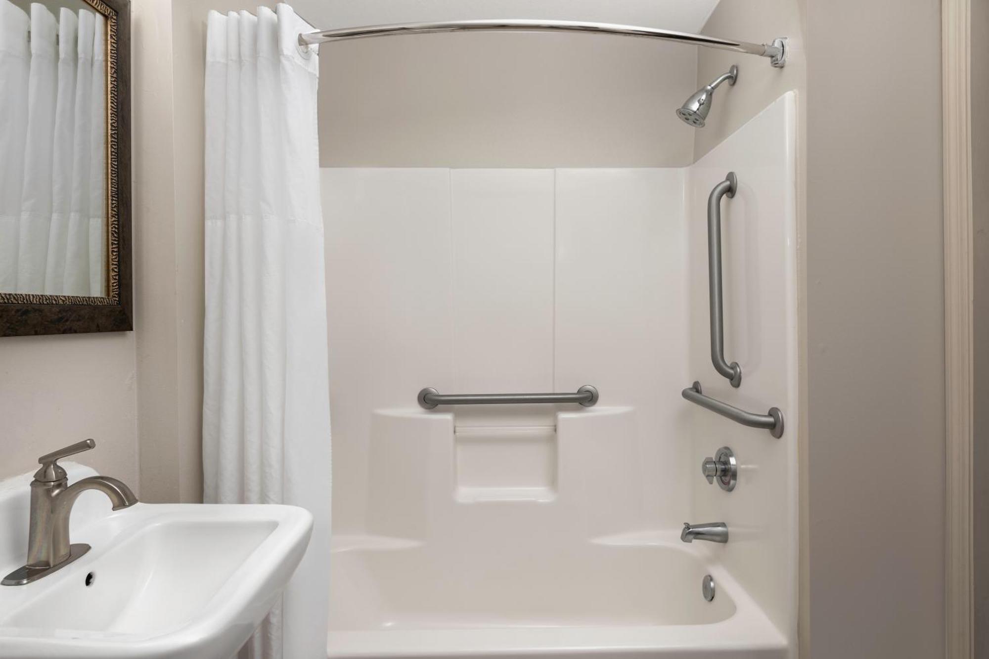 One-Bedroom King Suite Disability Access Non-Smoking