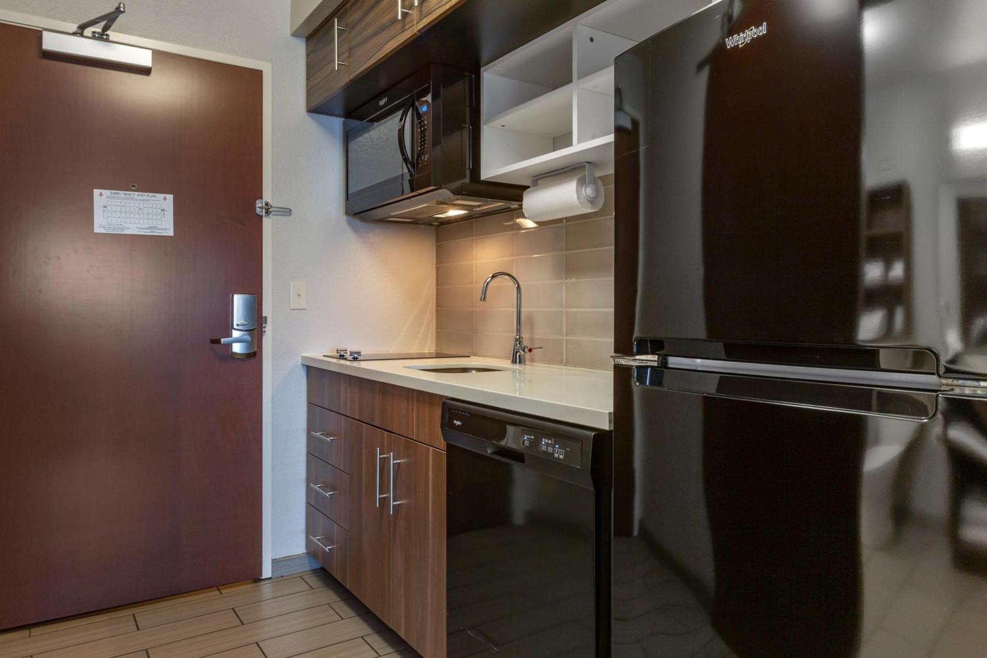 Standard King Room with Transfer Shower - Accessible/Non-Smoking