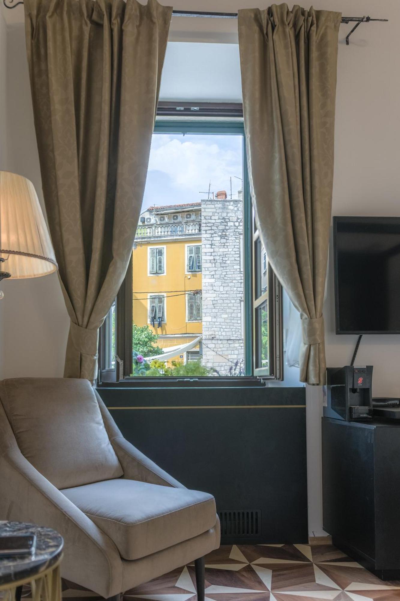 Fresca King Room