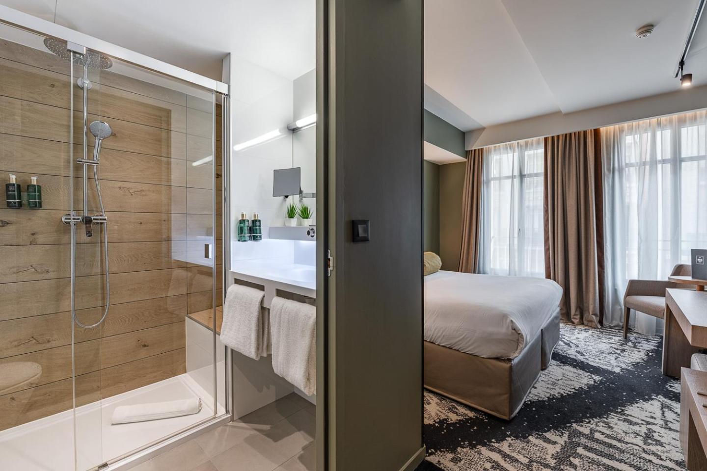 Double or Twin Room Shower