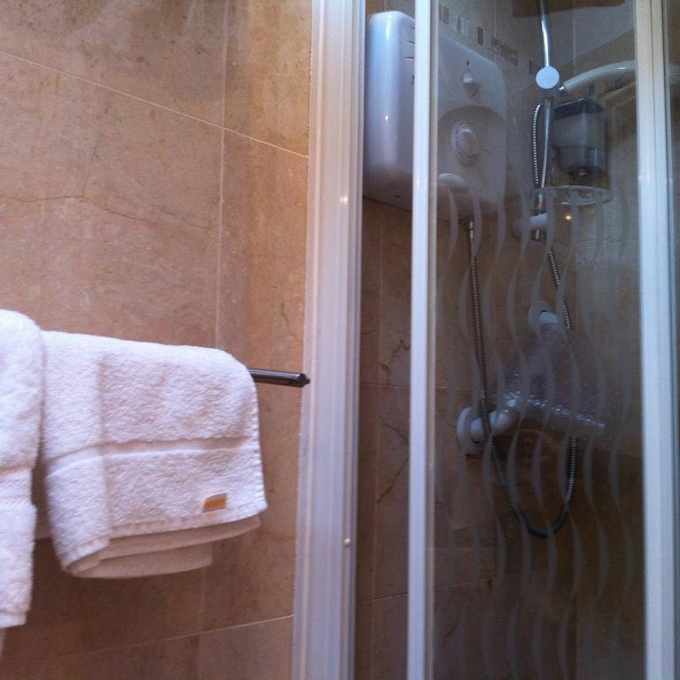 Twin Room with Bathroom