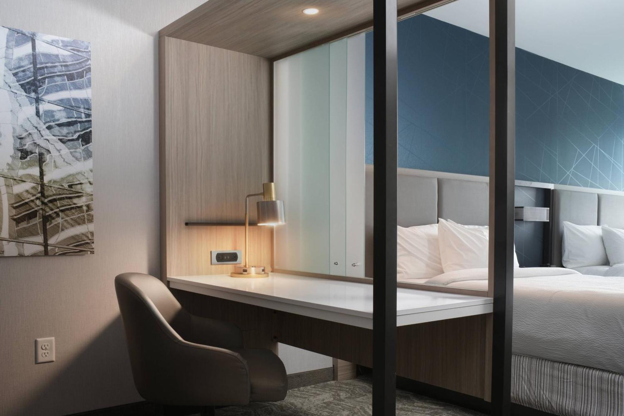 Queen Suite with Two Queen Beds, Bathtub and Trundle Sofa - Mobility Access