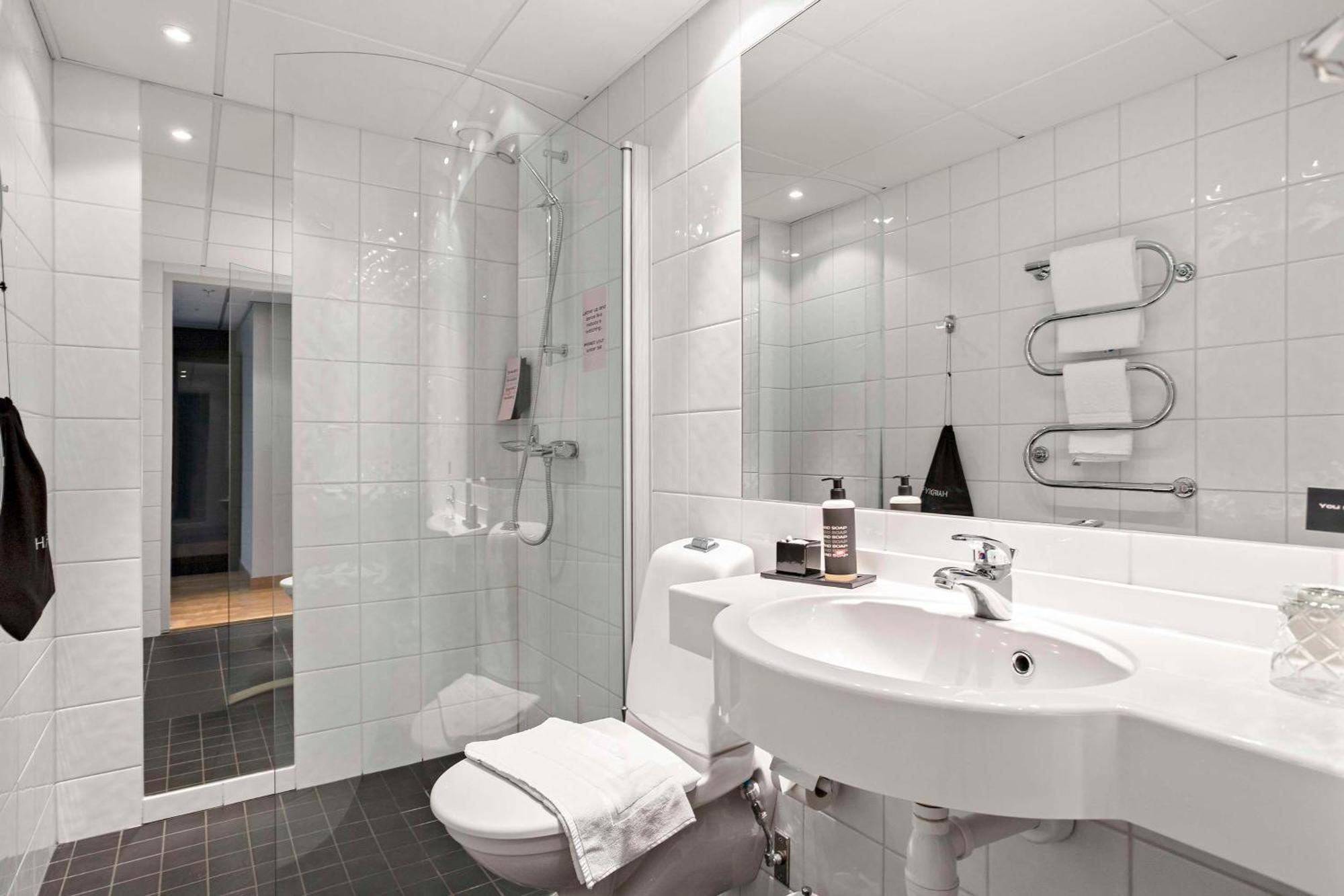 Family Double Room with Sofa Bed and Roll-In Shower - Disability Access