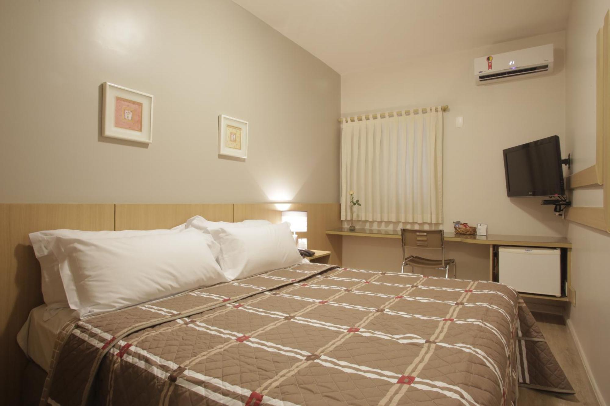 Quarto com Cama de Casal ou 2 de Solteiro