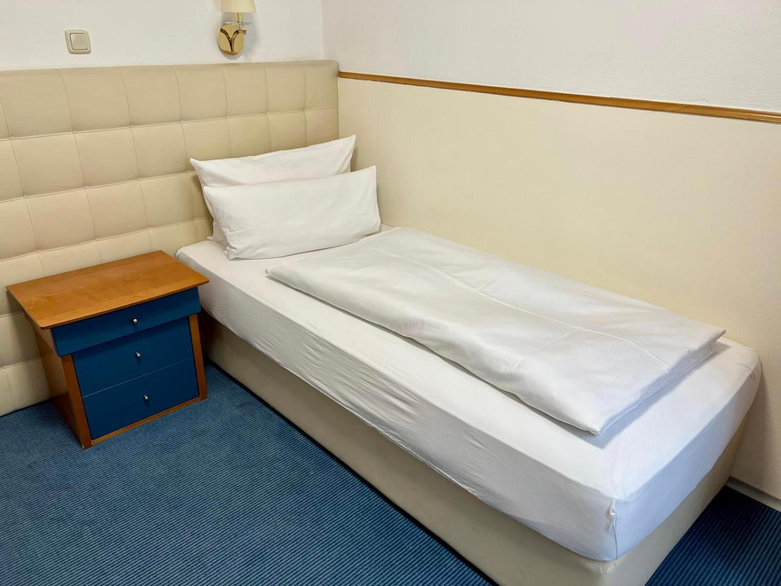 Single Room,1645021469:JPEG