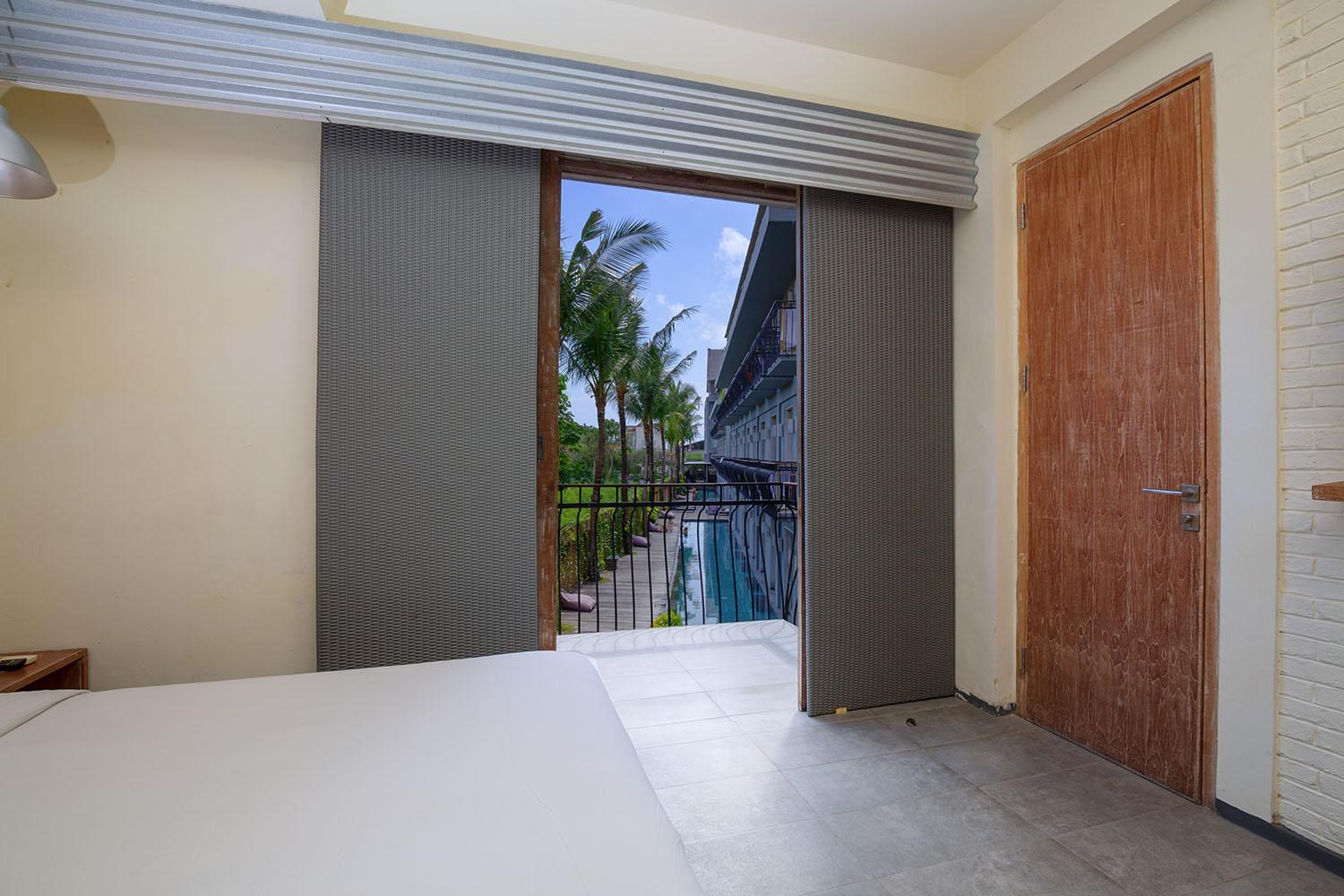 Kamar Keluarga dengan Balkon dan Pemandangan Kolam Renang