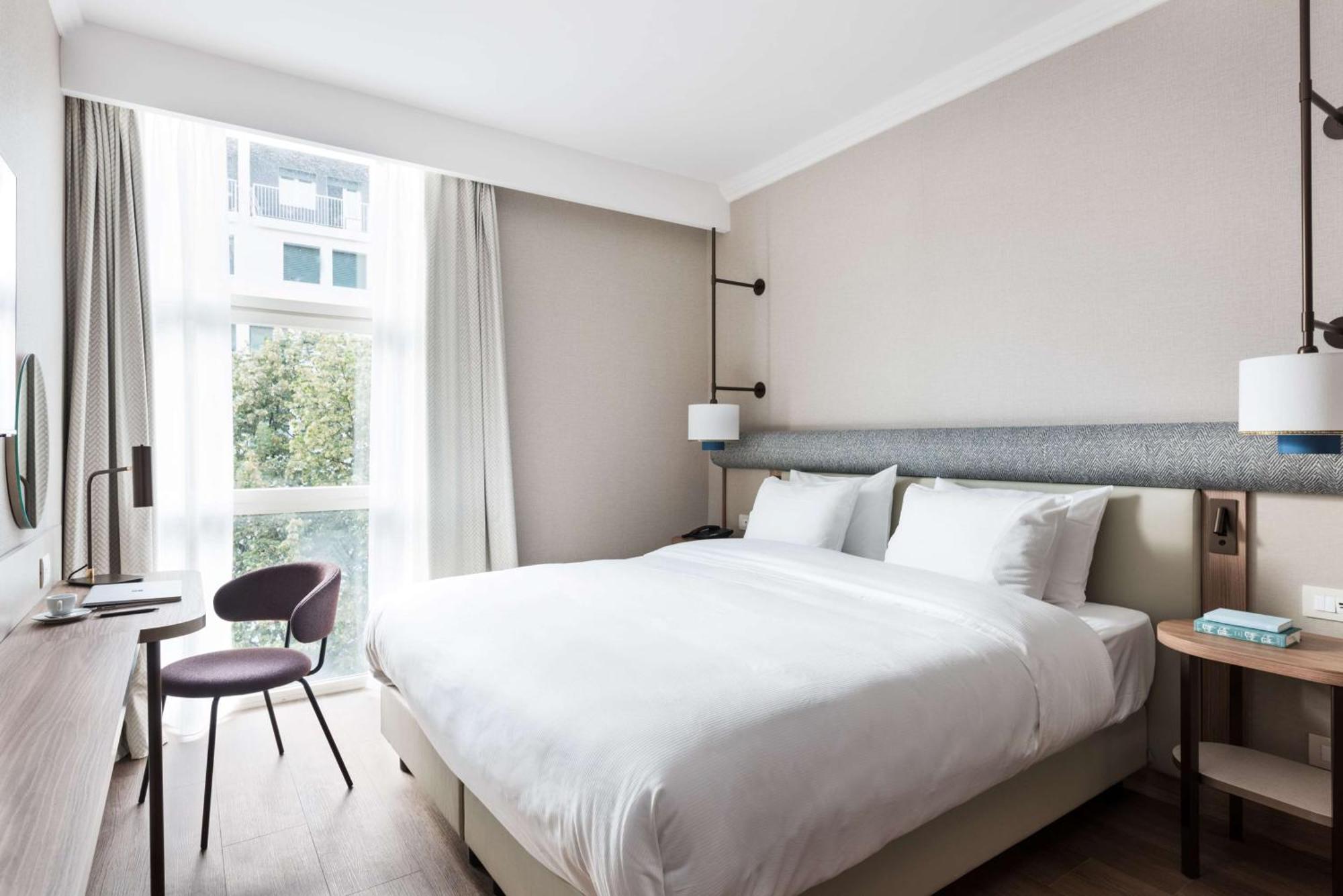 Zimmer mit Kingsize Bett