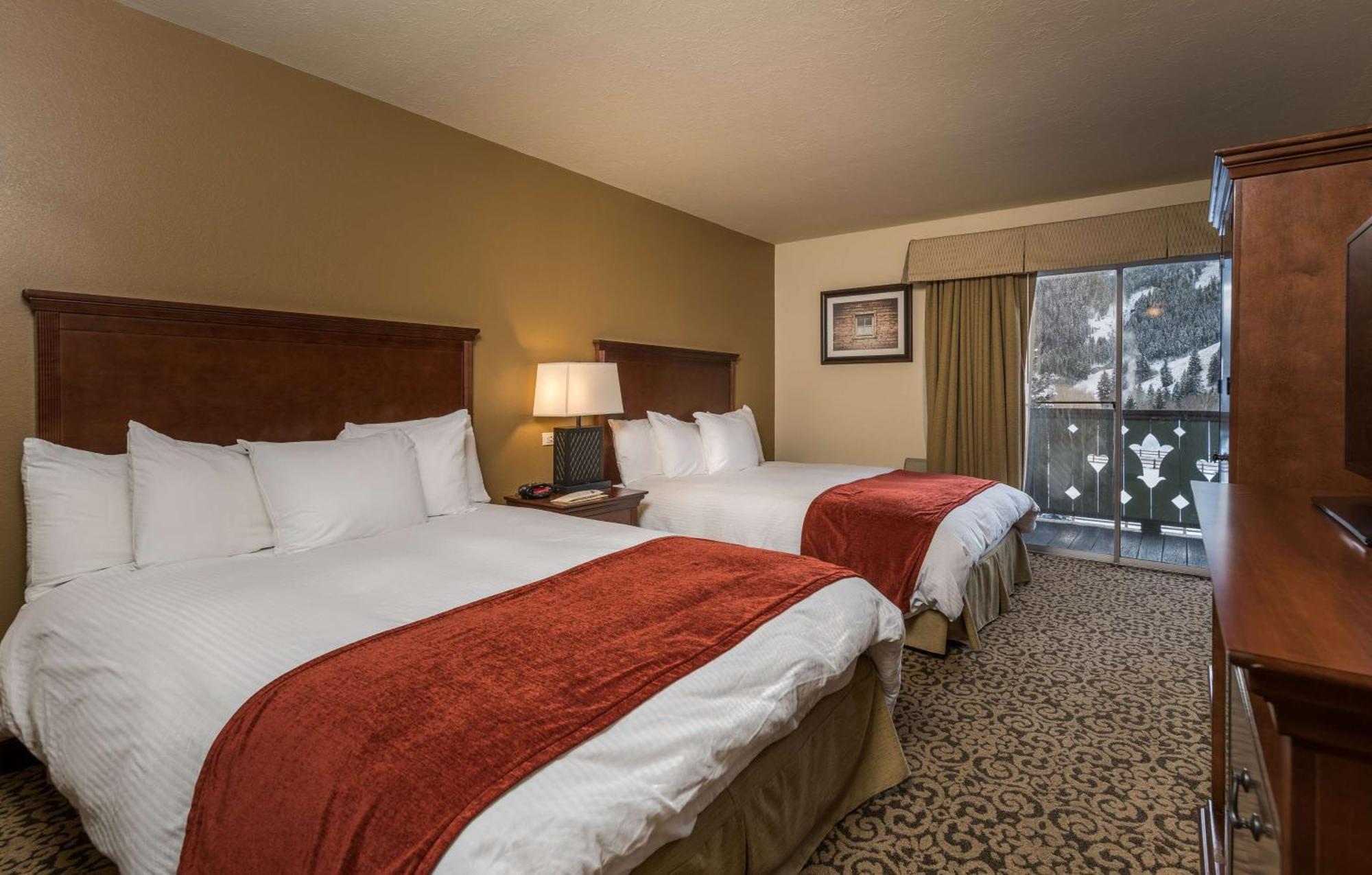 Queen Room with Mountain View - Non-Smoking