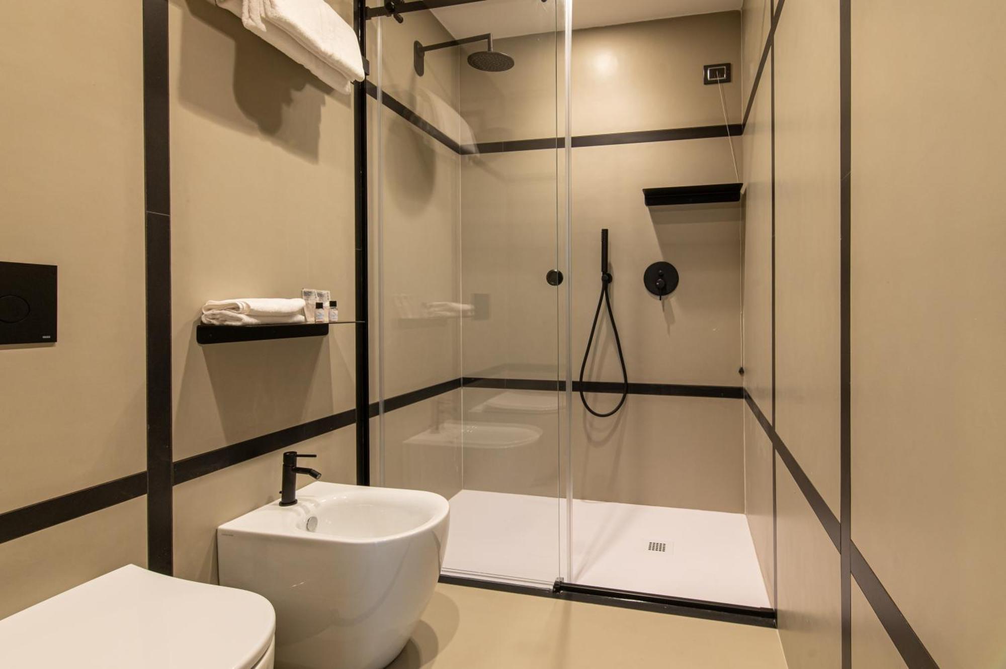 Executive Suite with Bathtub