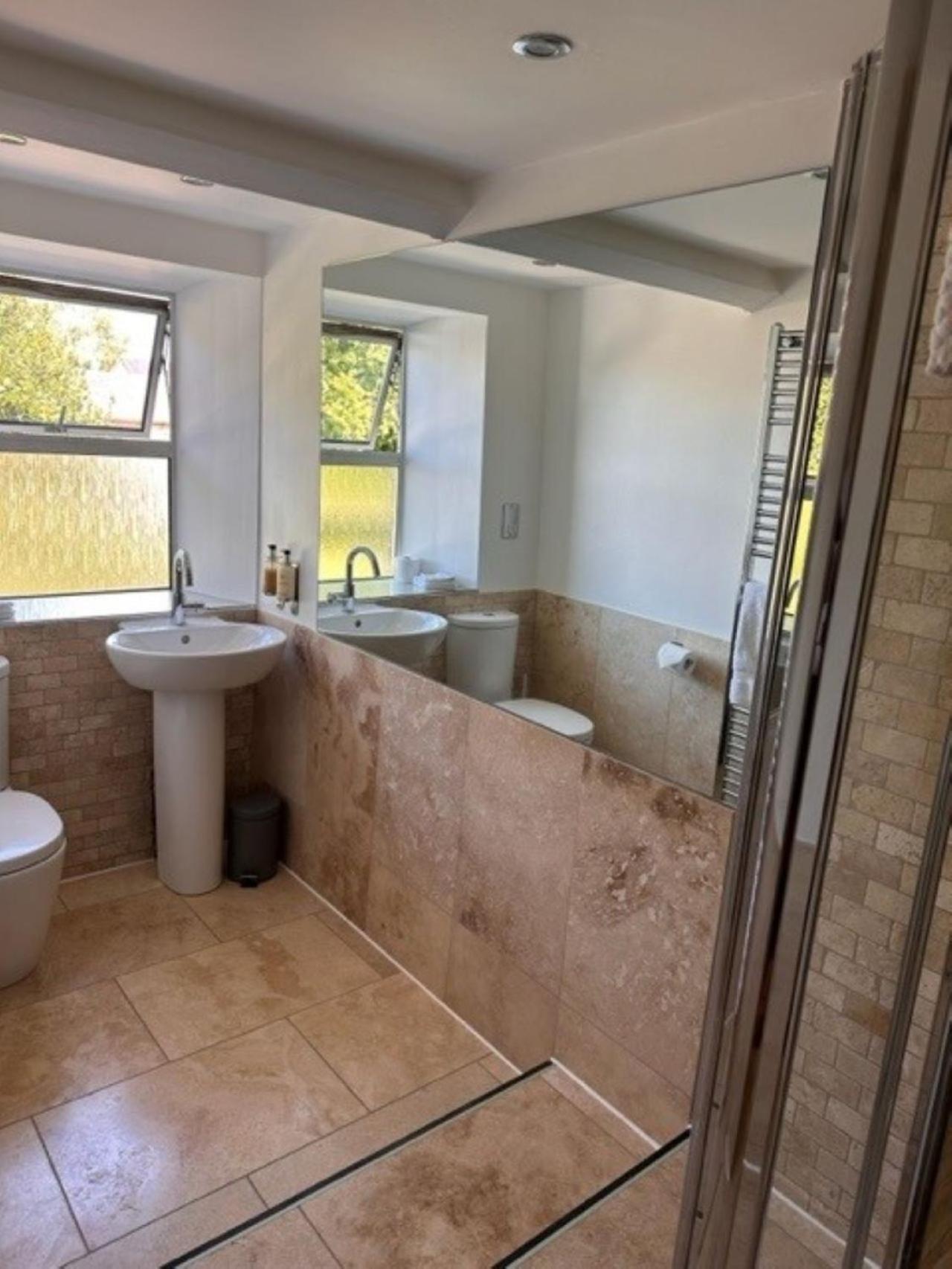 Deluxe Double Room with Shower