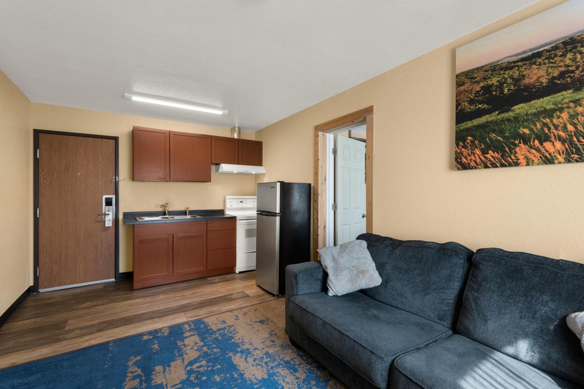 Queen Suite with Full Kitchen, Non-Smoking