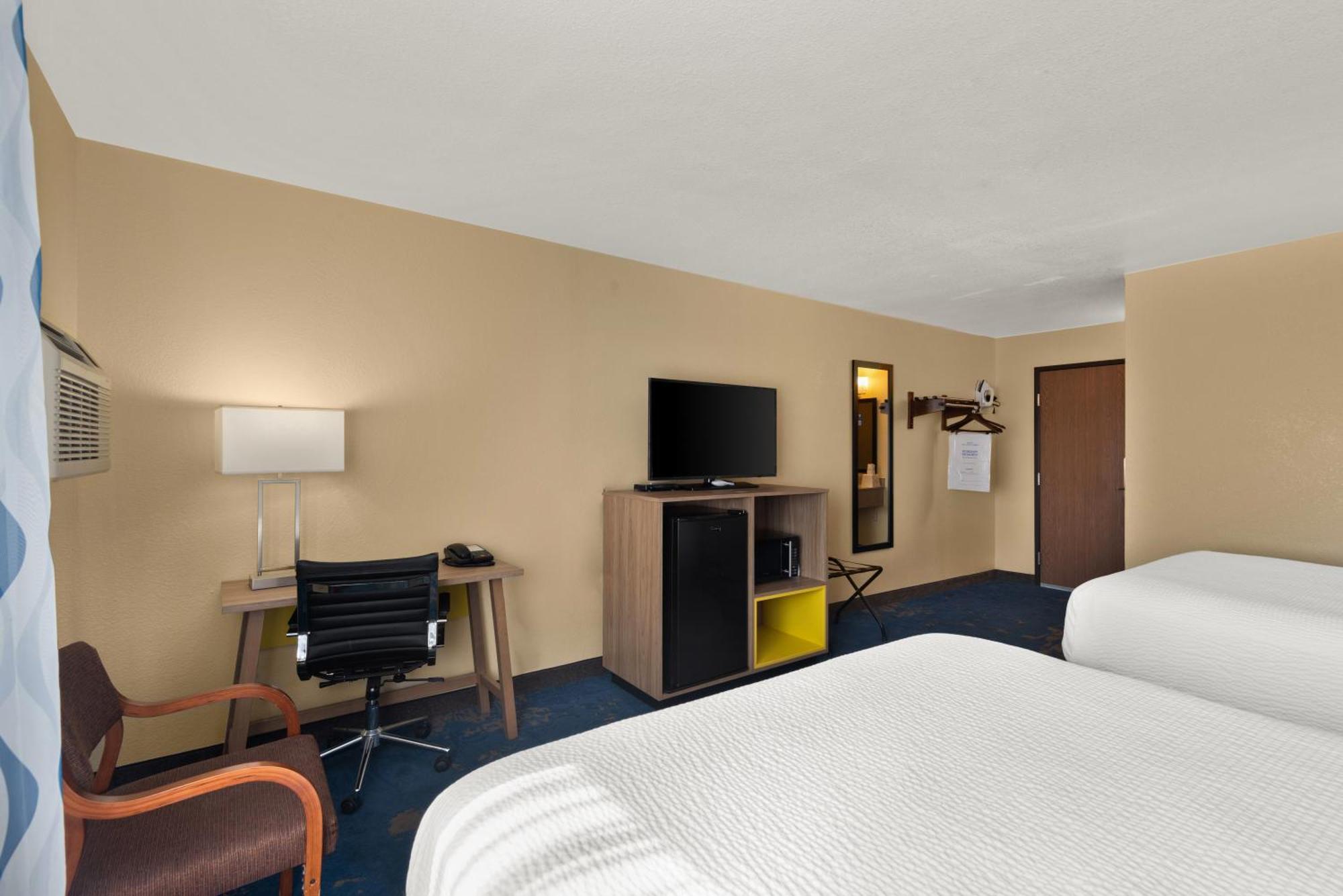 Queen Room with Two Queen Beds - Non-Smoking