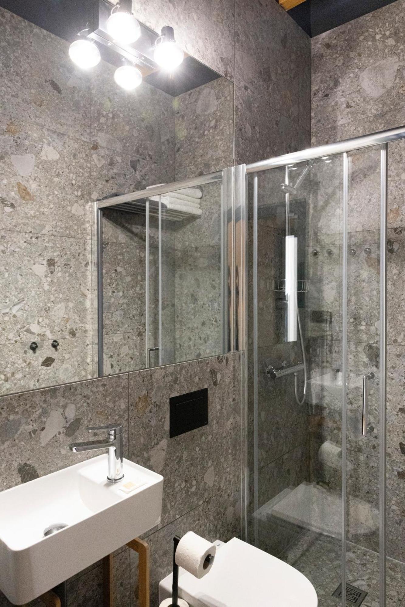 Quadruple Room Private Bathroom