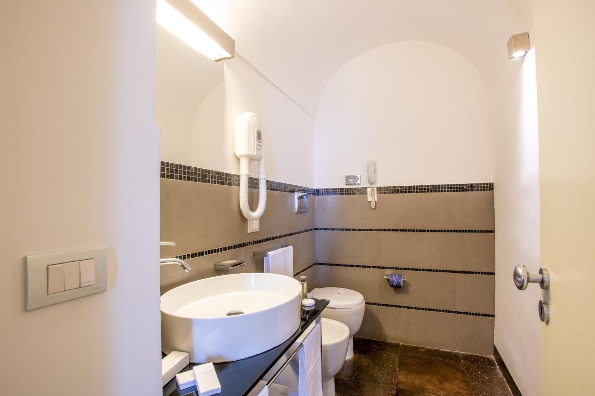 Suite with Hot Tub