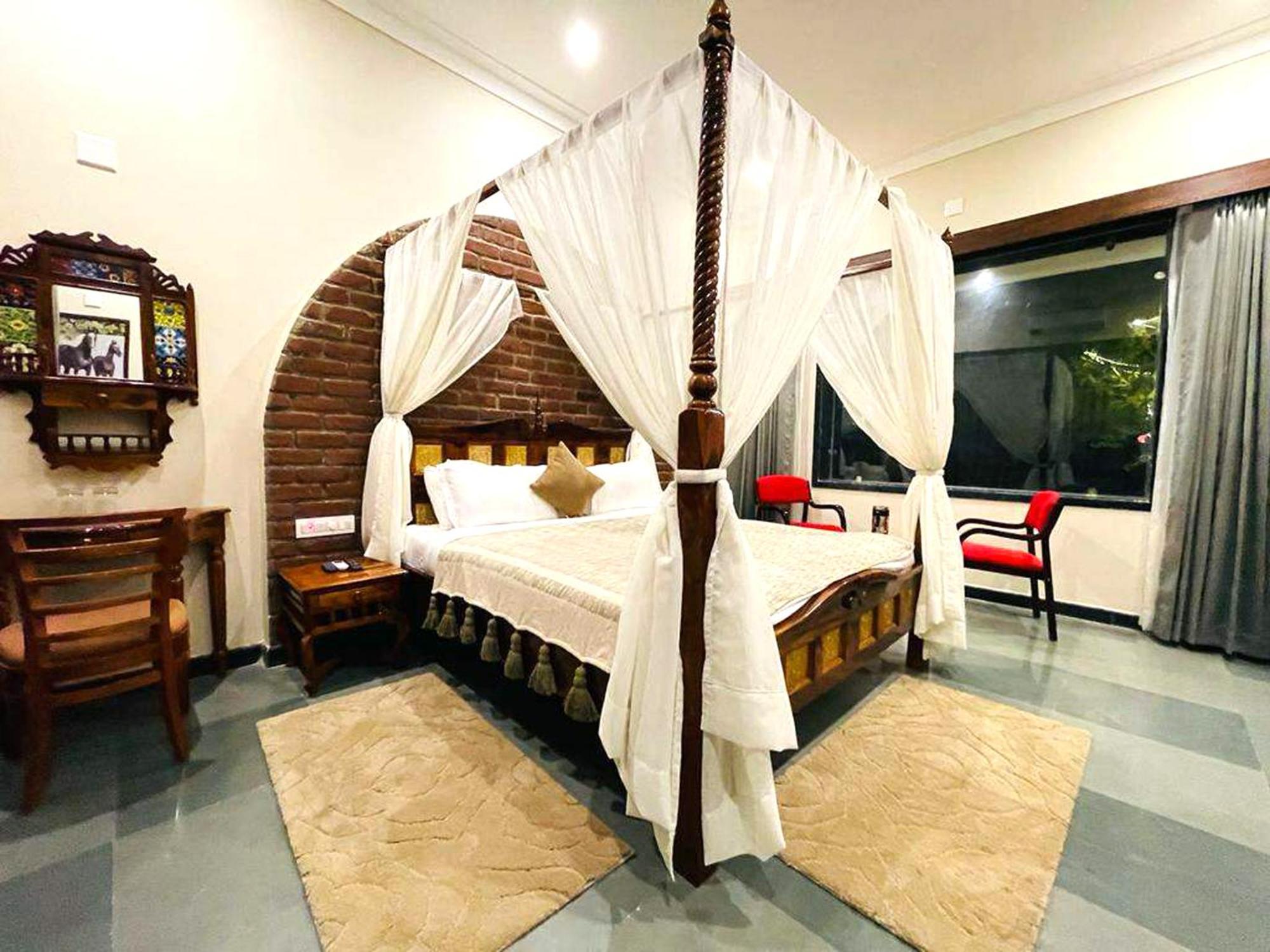 Superior King Room