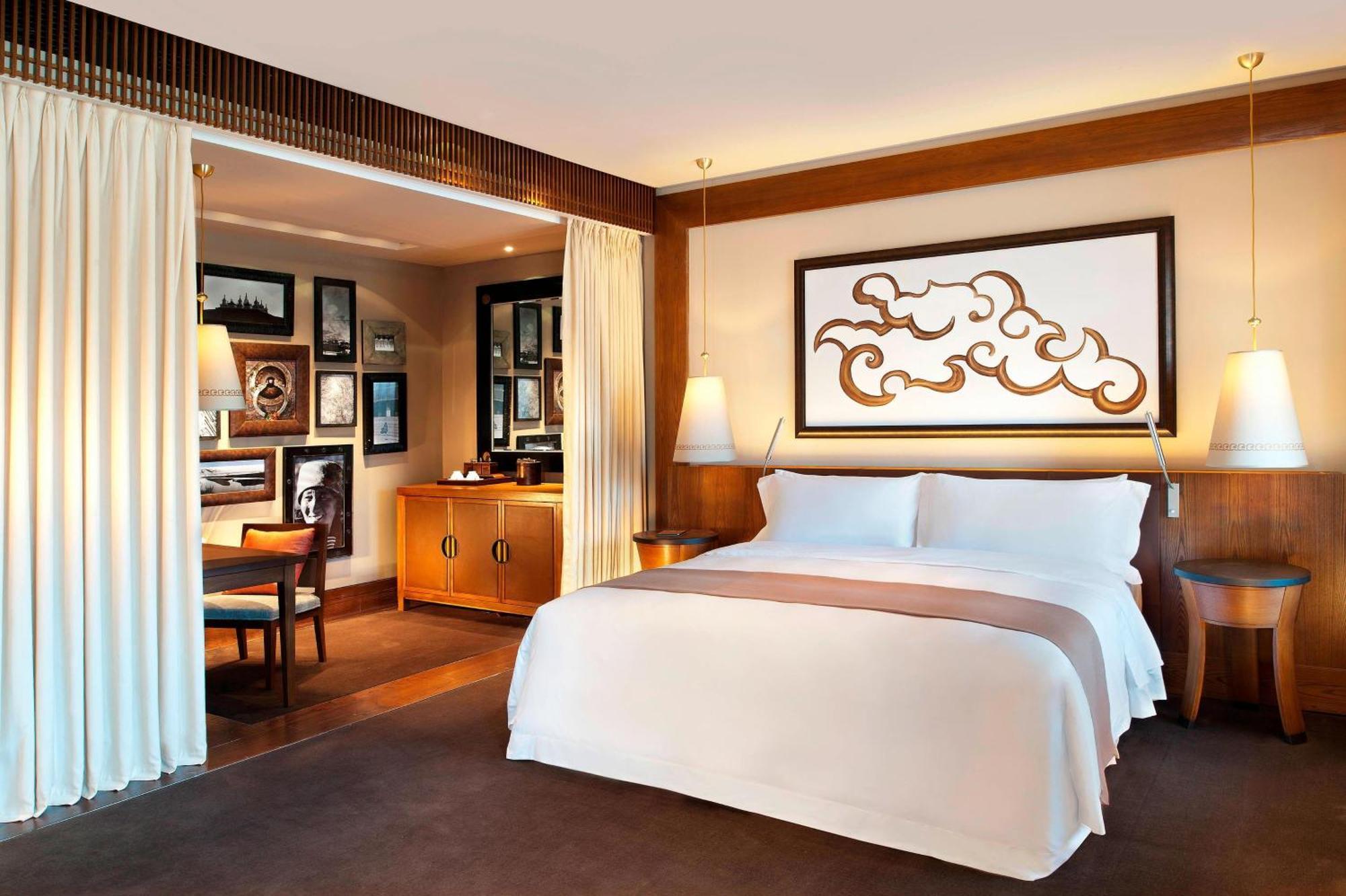 Premium Deluxe Room, Guest room, 1 King, Potala Palace view