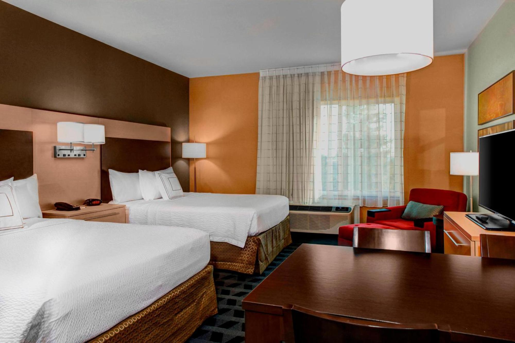 Studio with Two Queen Beds - Hearing Accessible