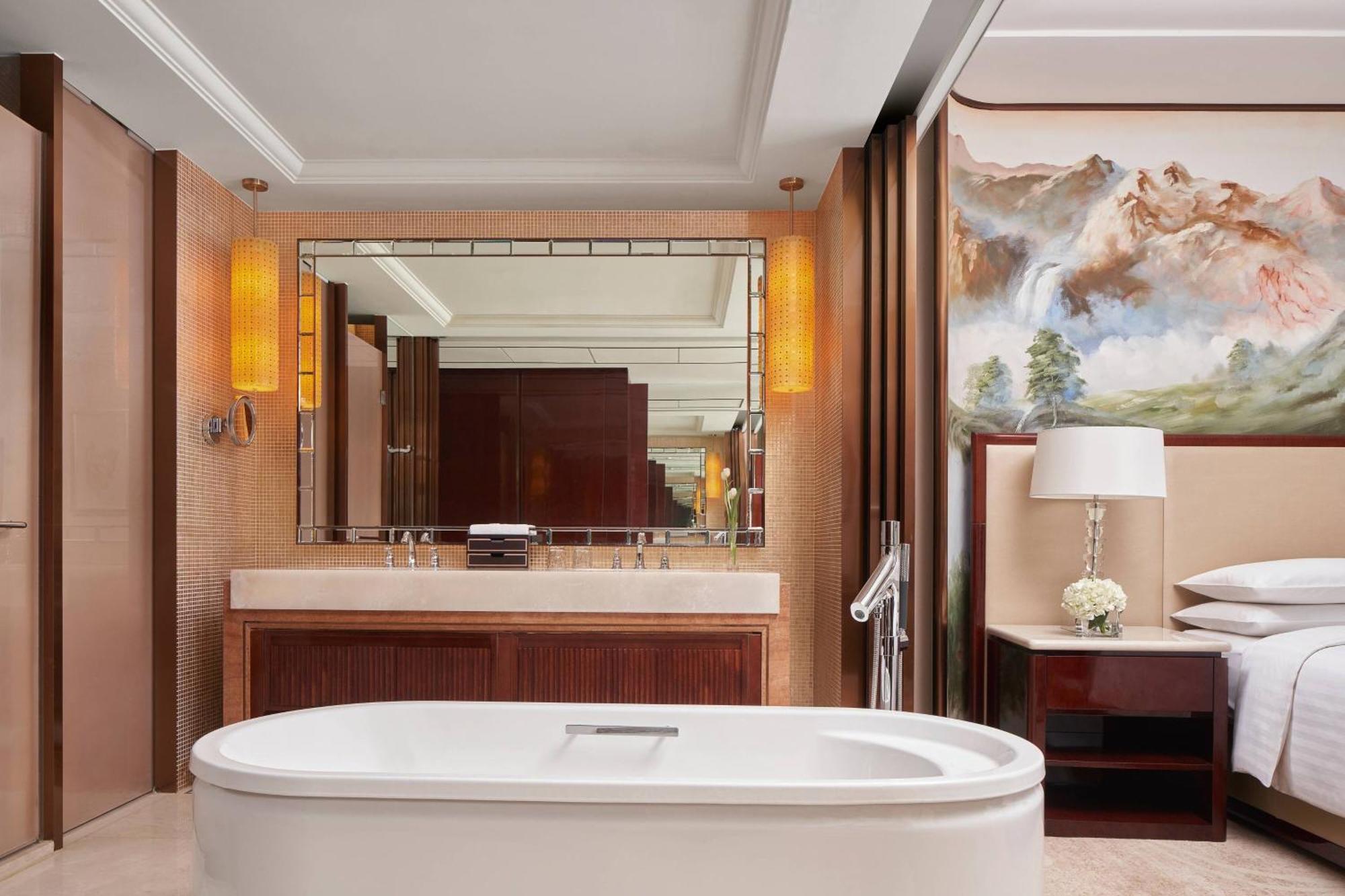Premier Deluxe King Room