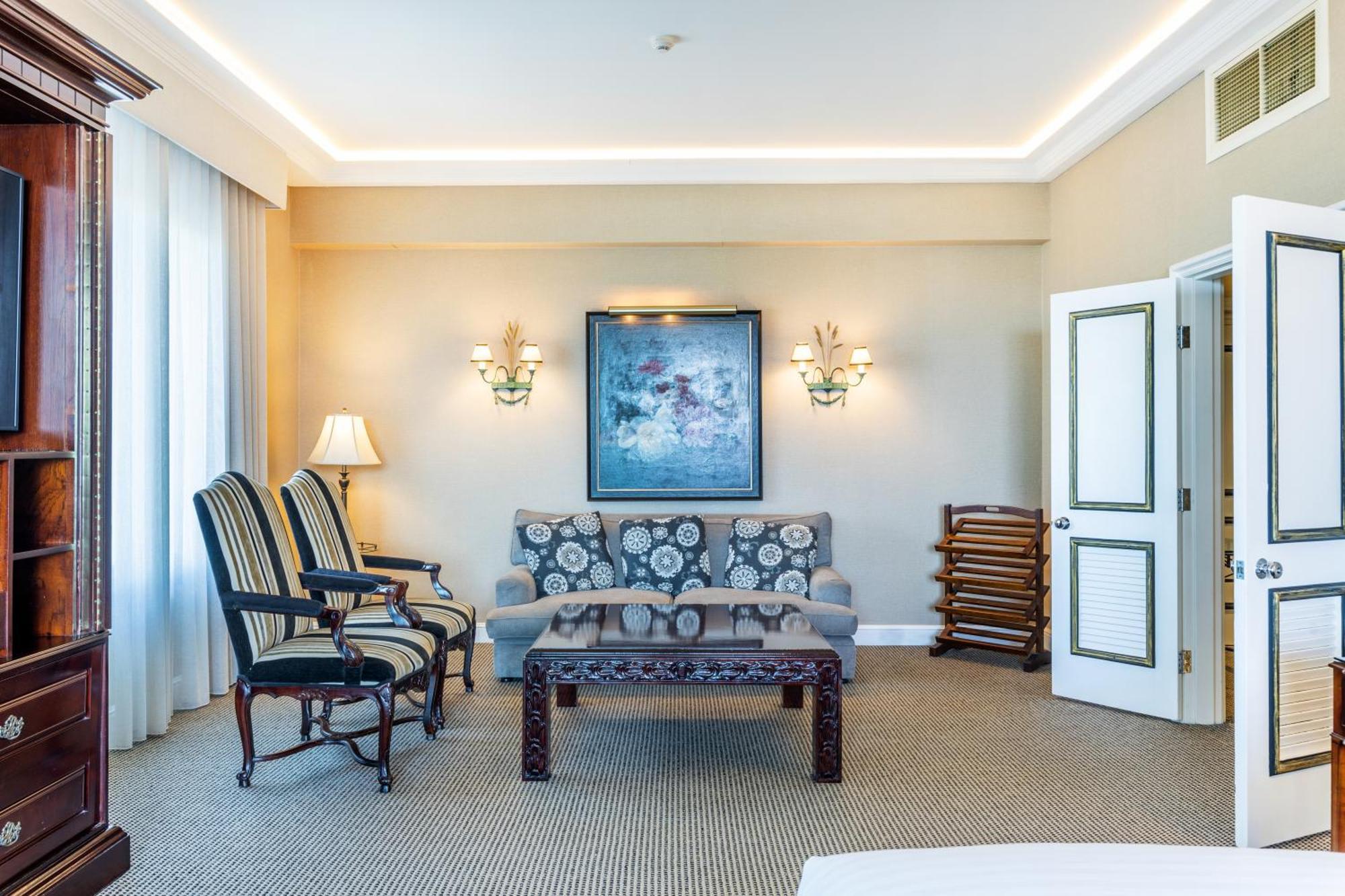 Plaza Suite