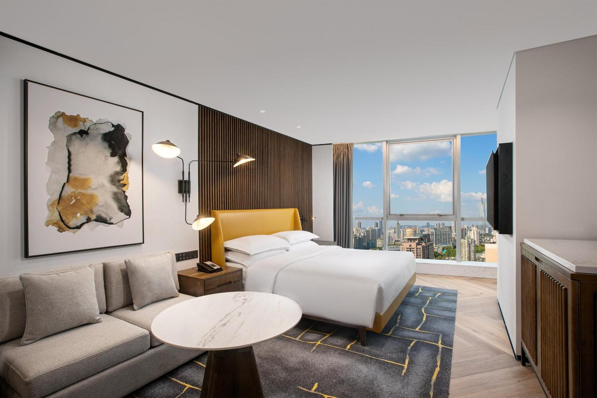 Grand King Room, Larger Guest room, 1 King