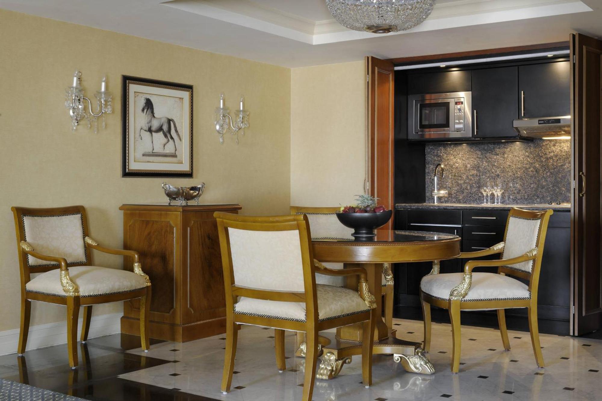 Ambassador Suite, 1 King, Balcony