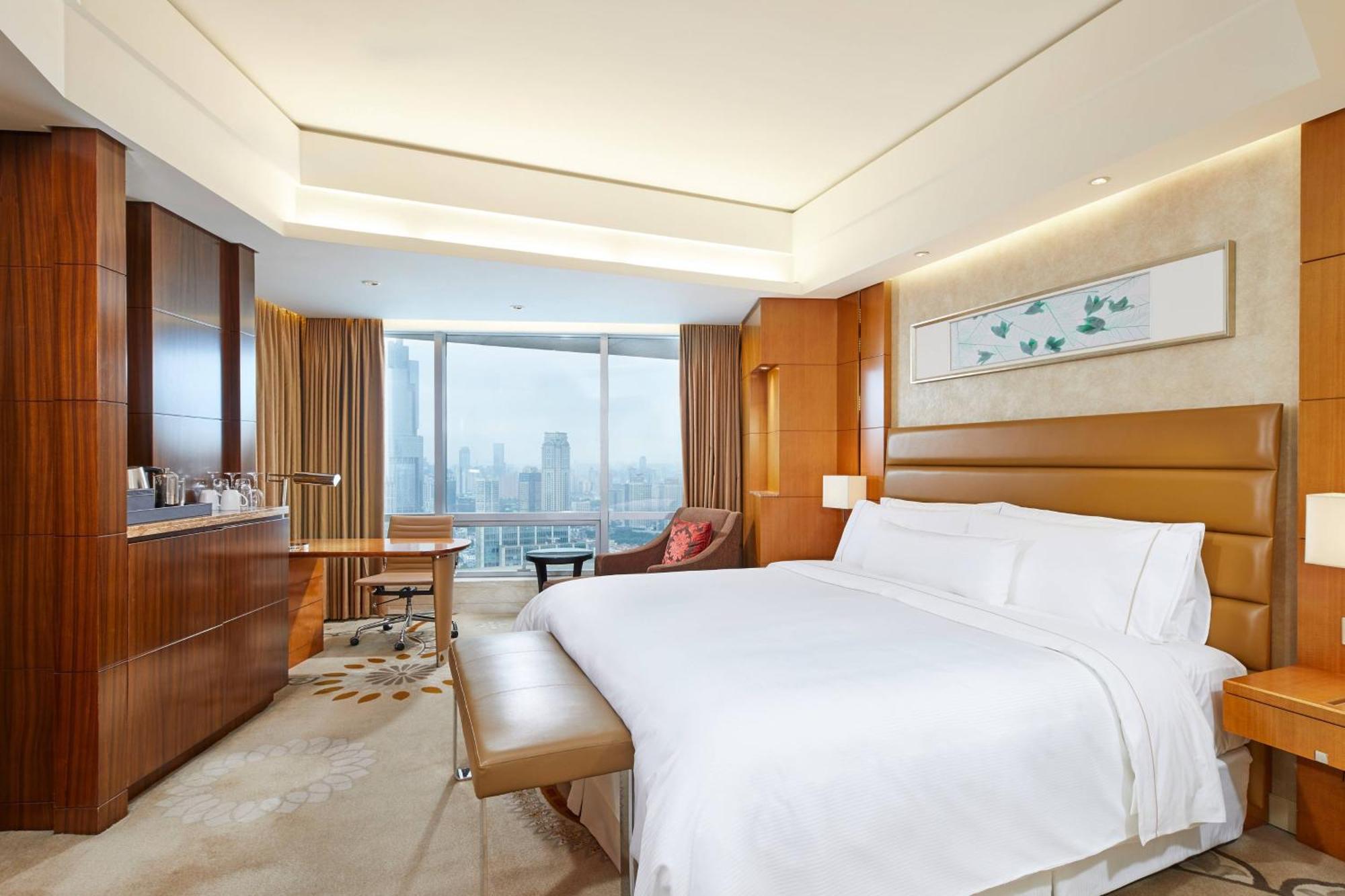 Deluxe King Bed, Guest room, 1 King, Lake view